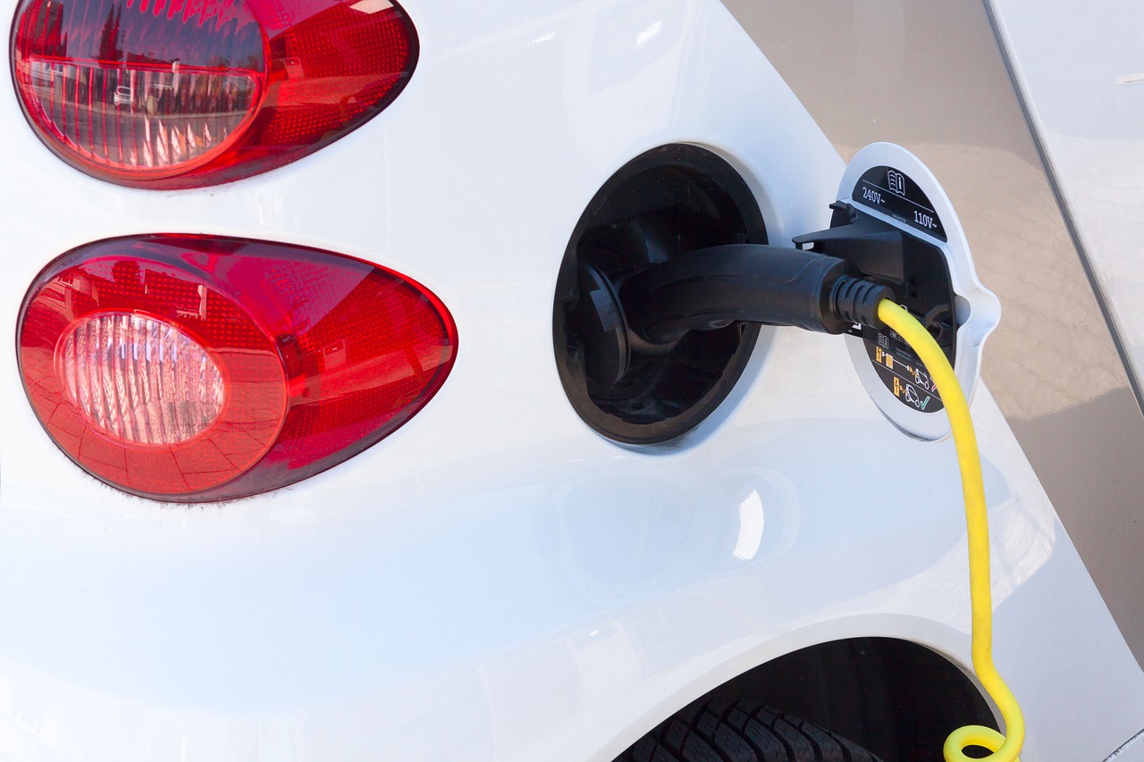 E-Auto versichern: Worauf Sie achten sollten