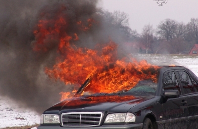 Auto-Brandstiftung: Wer zahlt den Schaden?